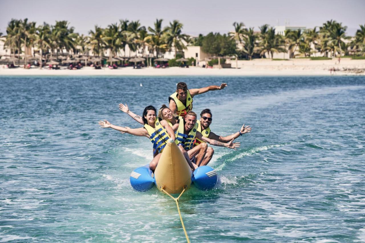 Fanar Hotel & Residences Salála Exteriér fotografie Banana boat