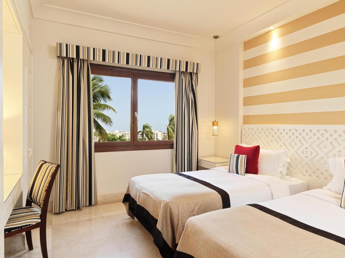 Fanar Hotel & Residences Salála Exteriér fotografie Deluxe Room