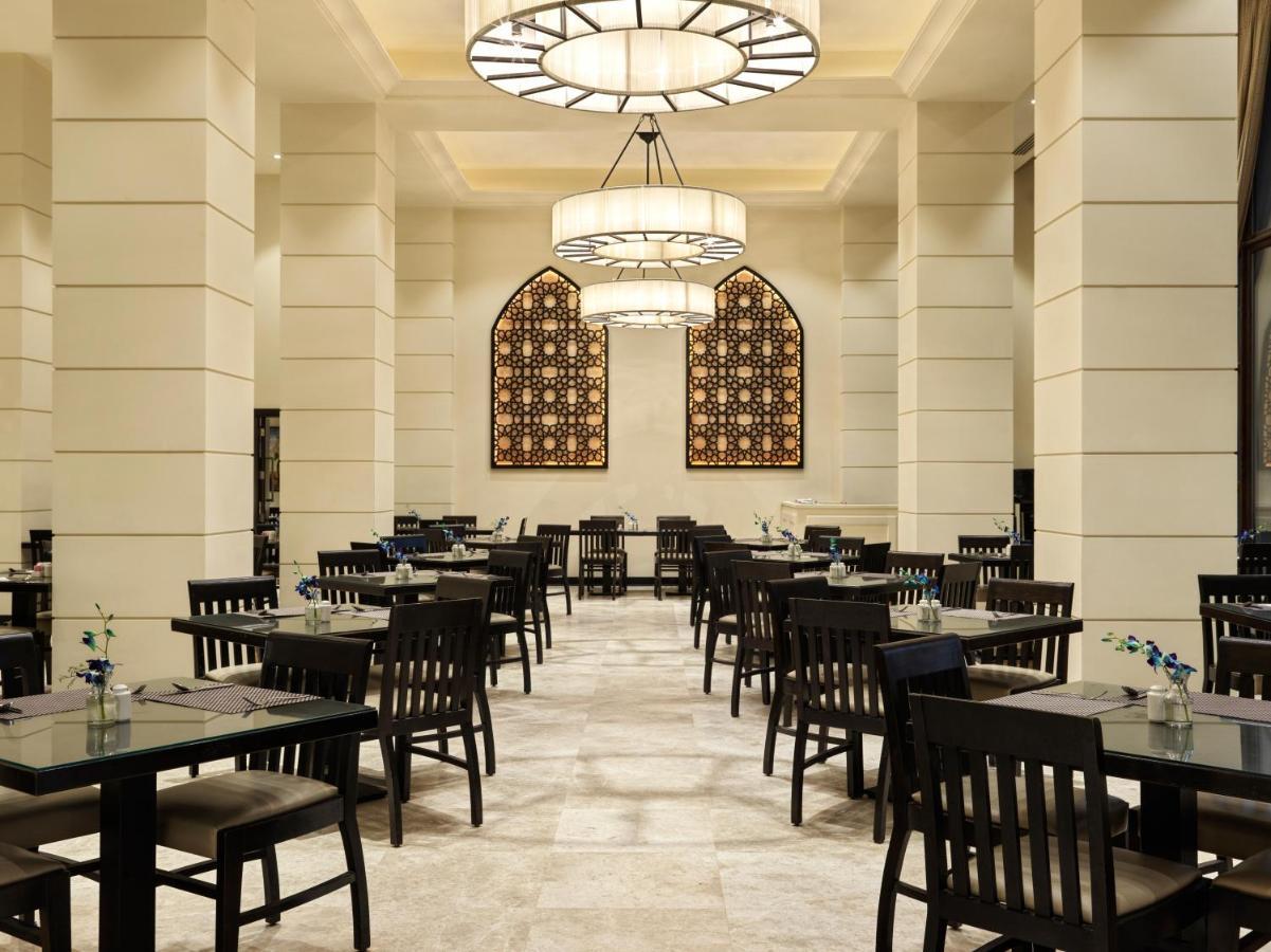 Fanar Hotel & Residences Salála Exteriér fotografie The restaurant