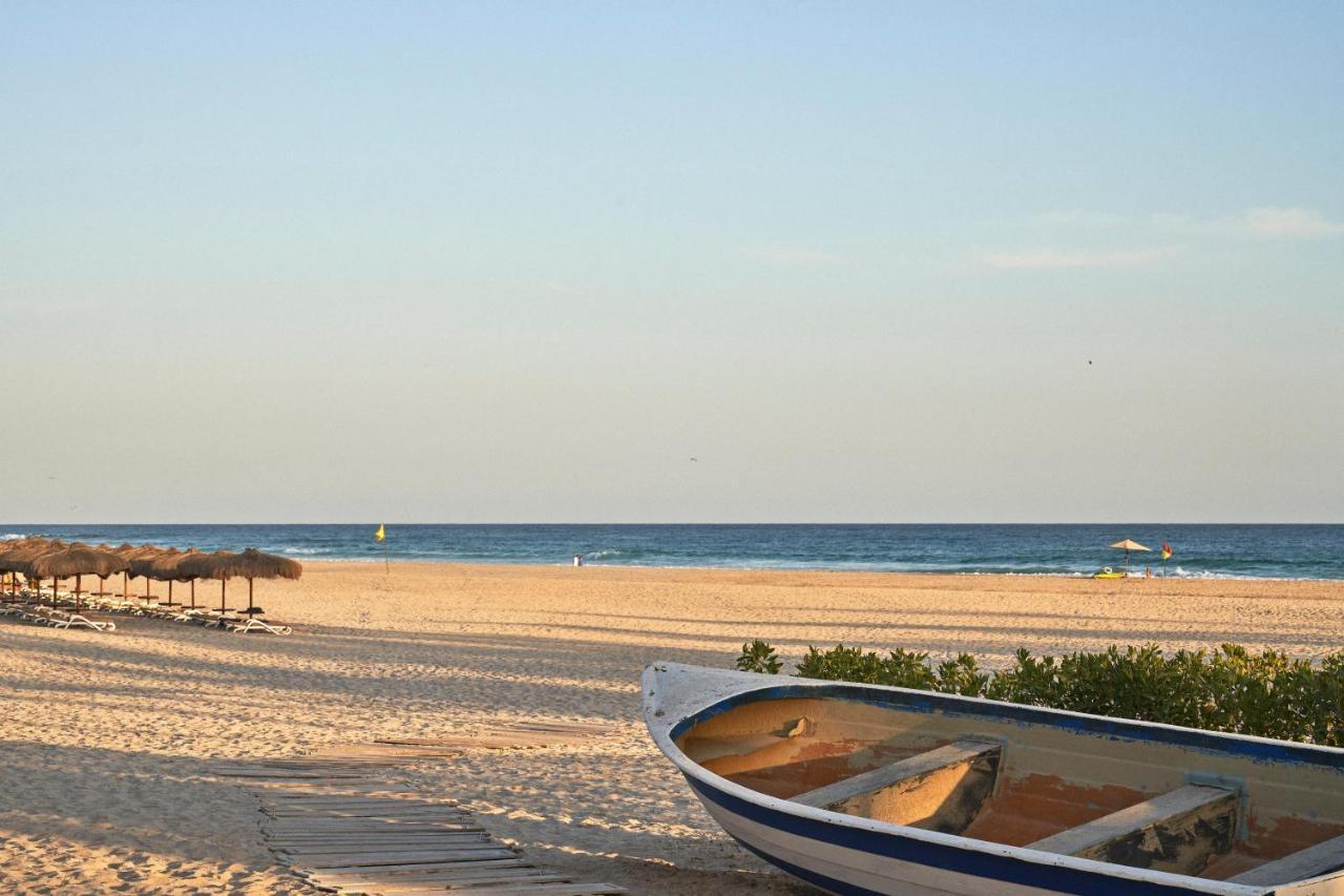 Fanar Hotel & Residences Salála Exteriér fotografie Beach in the city of Cabo del Rey