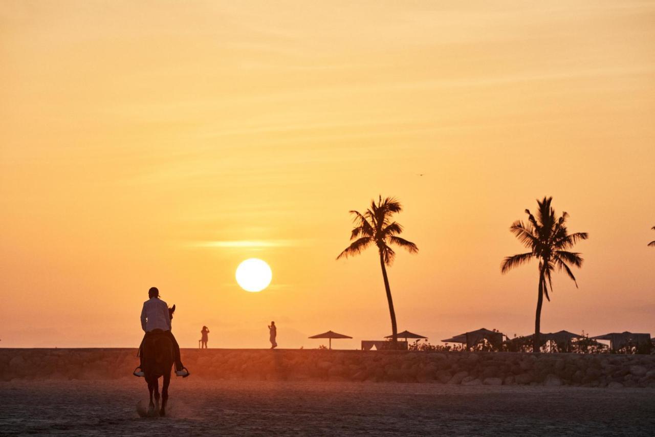Fanar Hotel & Residences Salála Exteriér fotografie Sunset at Jumeirah Beach