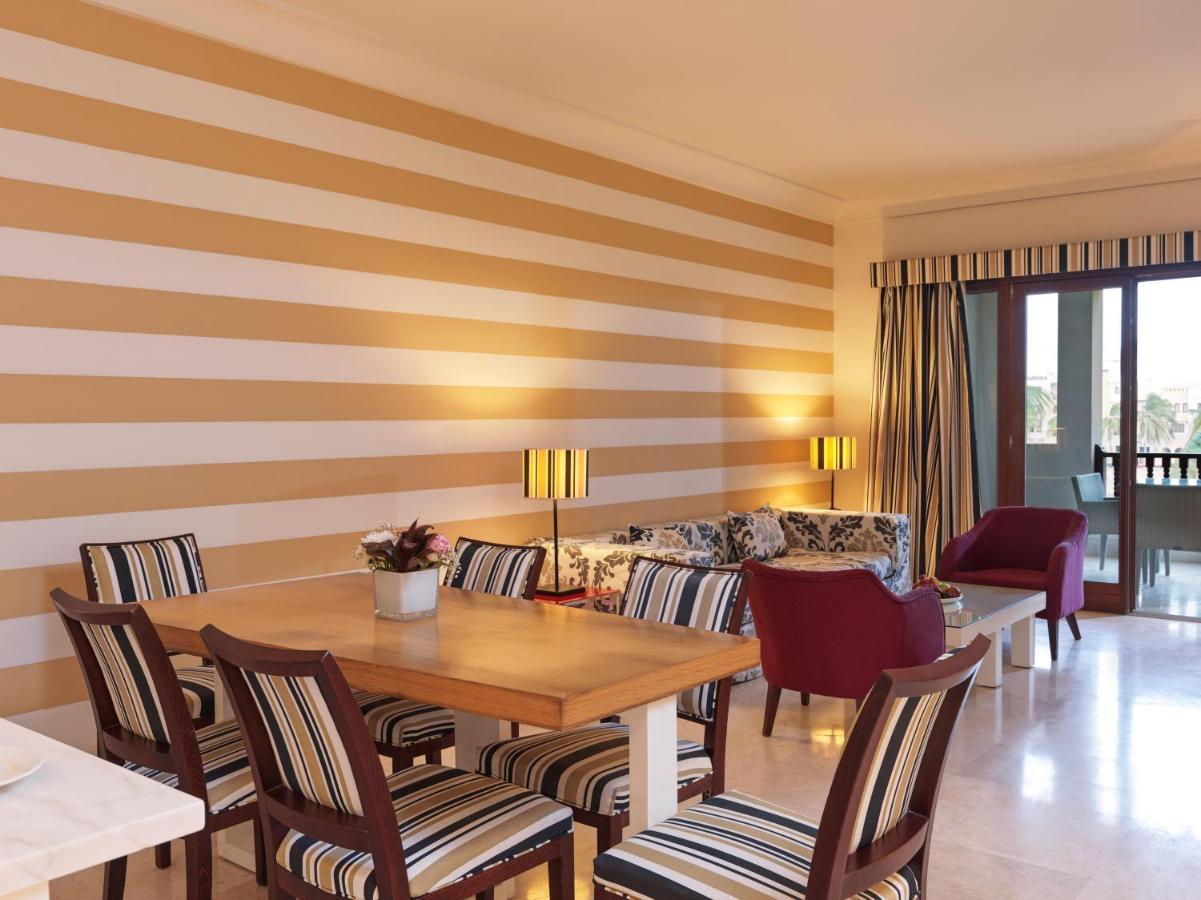 Fanar Hotel & Residences Salála Exteriér fotografie A suite at the hotel
